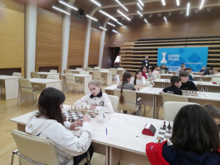 В Ханты-Мансийске прошел окружной турнир по шахматам «Белая Ладья».
